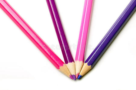 粉红色和紫色铅笔