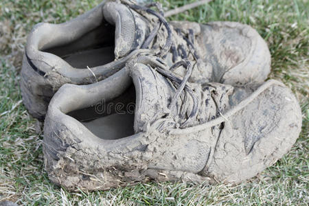 泥泞的鞋子