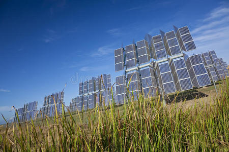 可再生绿色能源光伏太阳能电池板