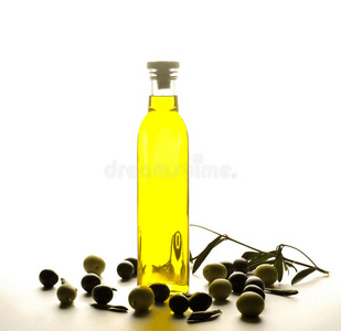 一瓶橄榄油配橄榄