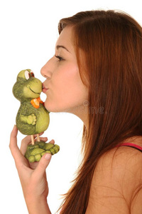 美女接吻蛙
