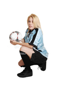 有球的足球女孩。