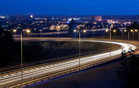 夜间道路