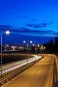 夜间道路