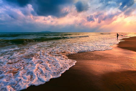 日落时的海滩