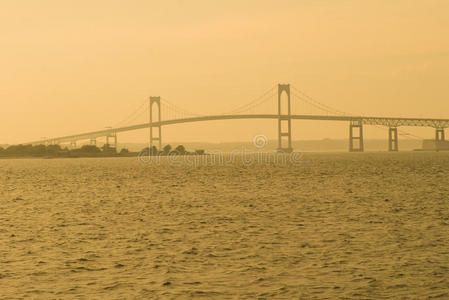 日落时的新港大桥