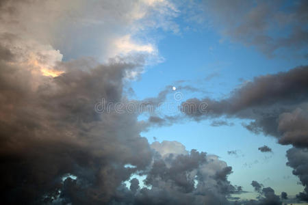 暴风雨的天空