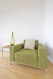 现代客厅细节，绿色扶手椅