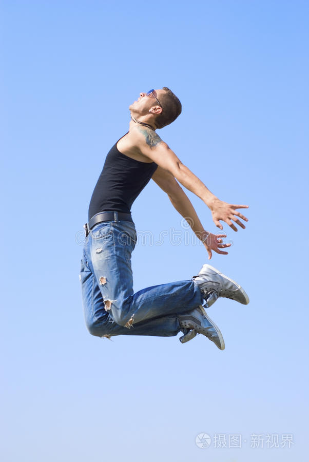 跳起来触摸天空