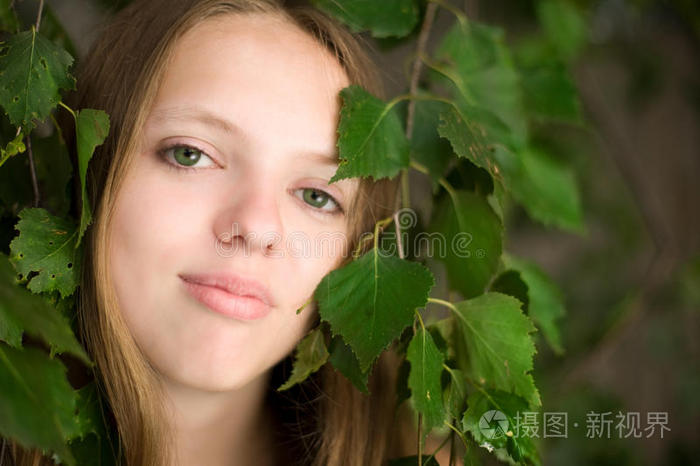 金发美女肖像