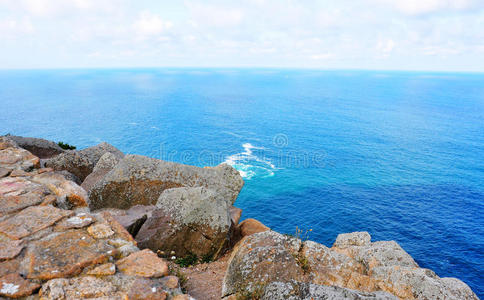 岩石和海滨