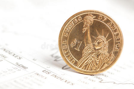 美元硬币与金融图表