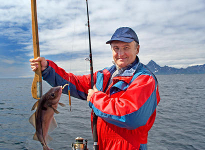 罗浮滕岛上带鱼的渔夫图片