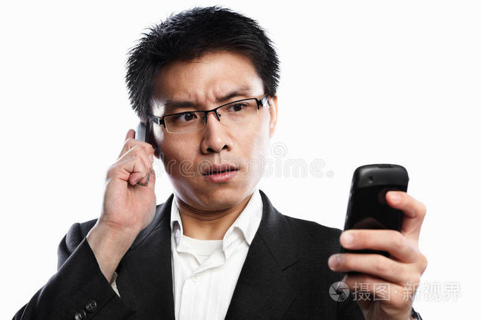 商家严肃表情视频通话