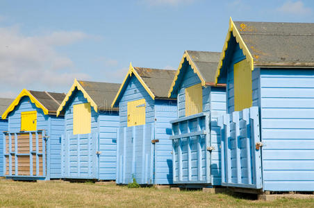 蓝黄沙滩小屋