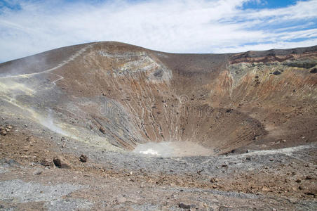 在火山的顶部