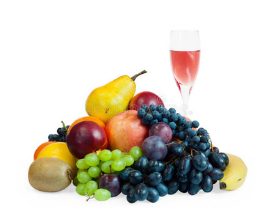 水果和一杯葡萄酒