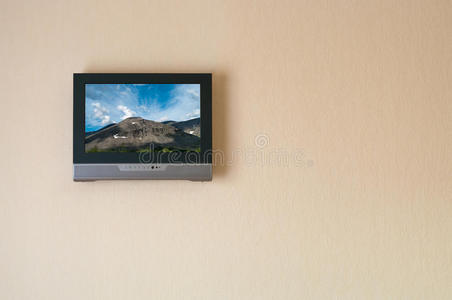 墙上的液晶电视接收器图片