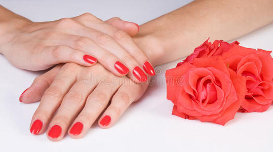 猩红指甲和玫瑰