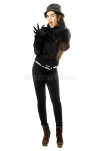 富有表现力的戴手套的黑发女郎图片