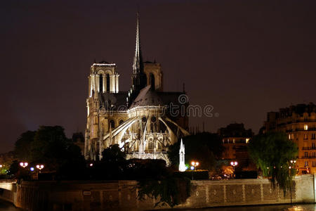 法国巴黎圣母院夜景图片