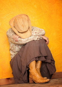 低着头图片大全