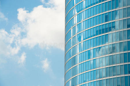 蓝天的摩天大楼。