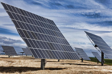 绿色能源光伏太阳能电池板图片