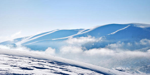 雪山脊