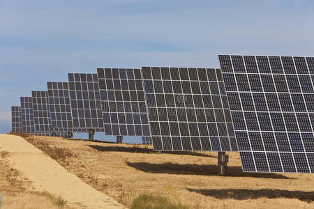 绿色能源光伏太阳能电池板领域图片