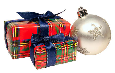 两个礼品盒和圣诞舞会