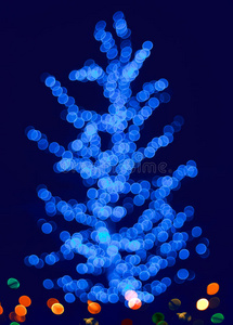 蓝色装饰的圣诞树