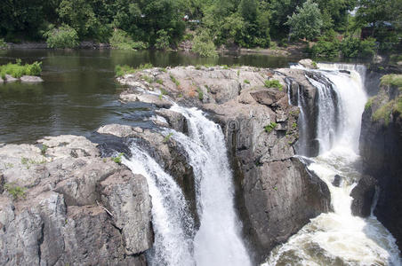 黄石公园大瀑布图片