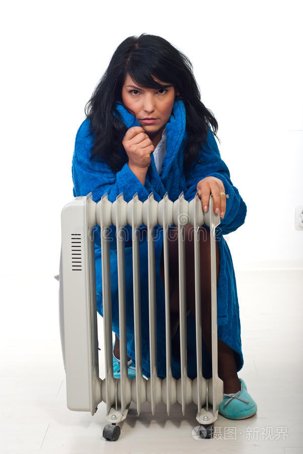 在屋里发抖的女人