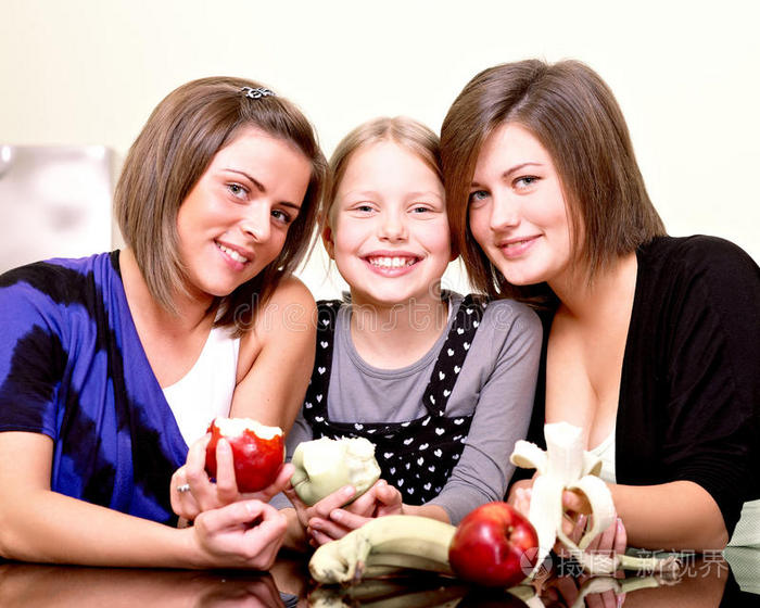 聚会三个快乐的女孩