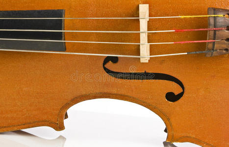 复古大提琴侧白色隔离图片