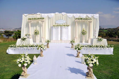 户外婚礼舞台照片