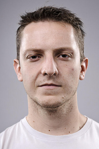 详细肖像详细的面部肖像严肃女性肖像真人高清绿色背景搞笑人像真人