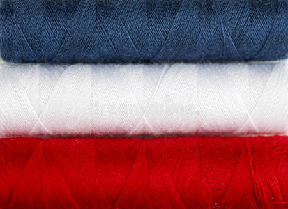 红白蓝相间照片