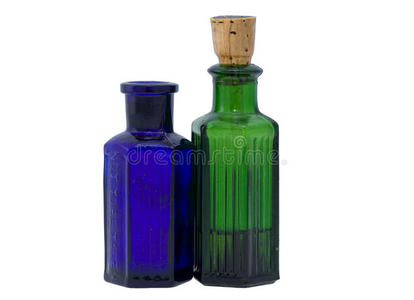 绿色和蓝色化学瓶