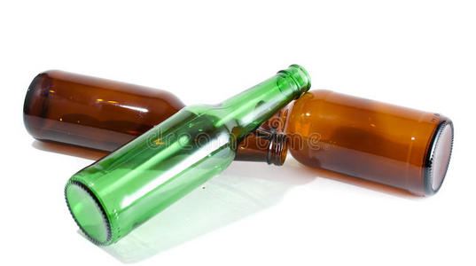 一堆瓶子一堆三个空啤酒瓶照片