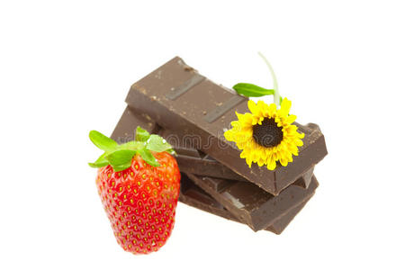 巧克力草莓和鲜花