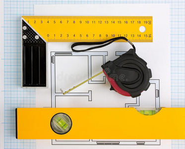 使用施工工具在家绘图