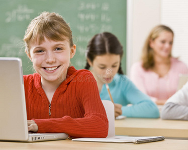 学生使用电脑图片