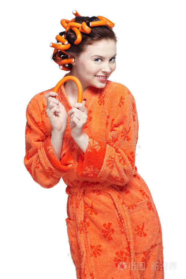 穿橘色衣服的女孩