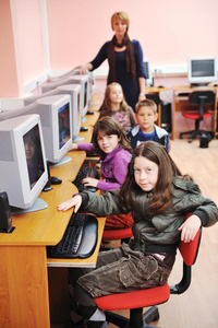 儿童信息技术教育