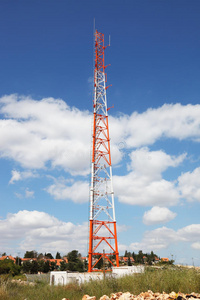 金属红白桅杆照片