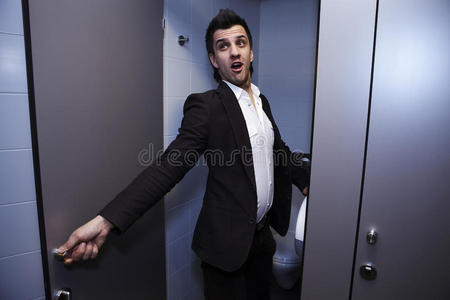 上厕所的人.照片.照片