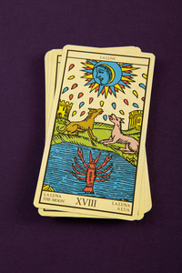 塔罗基月亮塔罗牌照片