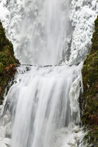 马尔特诺马瀑布冬季结冰
